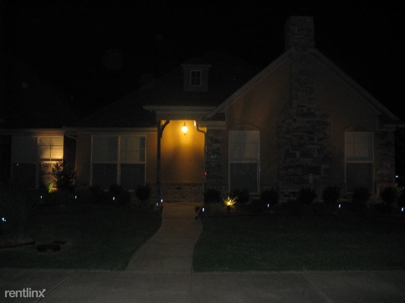 Primary Photo - 3111 SW Warberry Ave