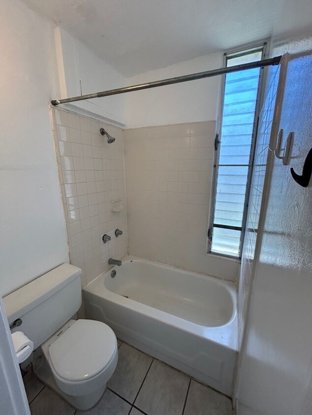 Foto del edificio - Upgraded studio available now in a secured...