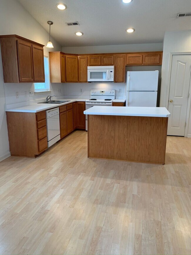 Foto del edificio - 132 Springwood Ln