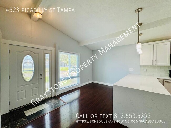 Foto del edificio - "Charming 3-Bedroom Home in Prime Tampa Lo...