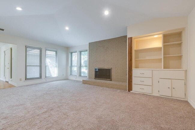 living room view of built in shelves - 2000 Geneva Dr