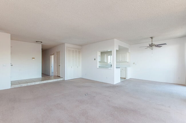 Building Photo - HUGE 2BD/2BA CONDO IN MISSION HILLS - AMAZ...