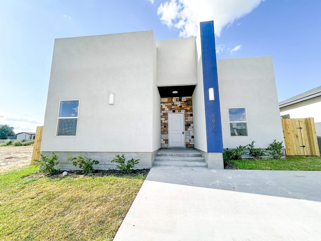 Primary Photo - 5008 Cherimoya Ln