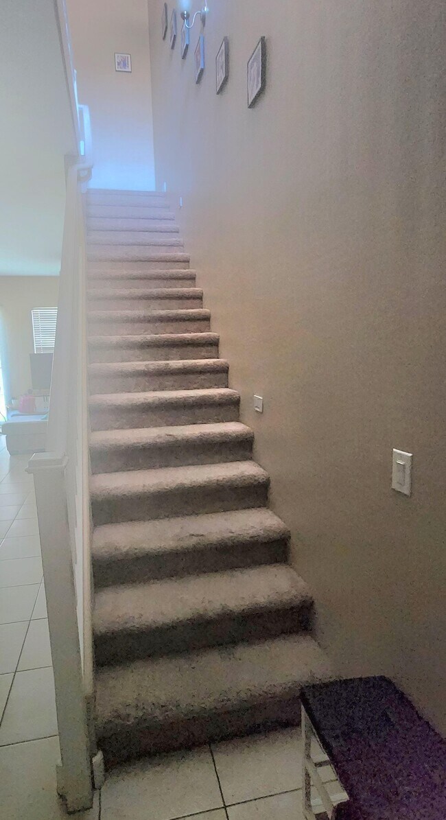 Foto del edificio - 1367 S Country Club Dr