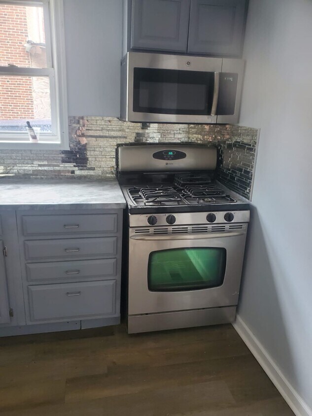 Primary Photo - 1222 Thurman St