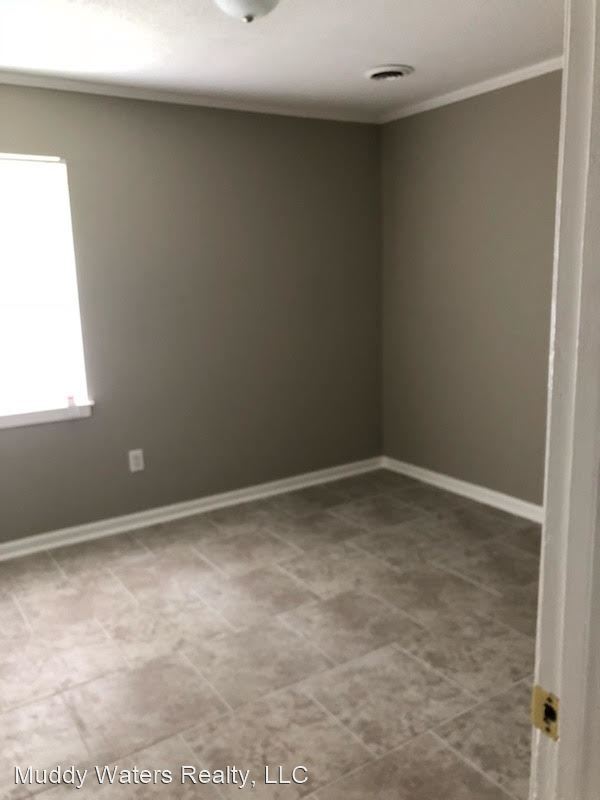 Foto del edificio - 3 br, 1 bath House - 6655 Embassy Cr