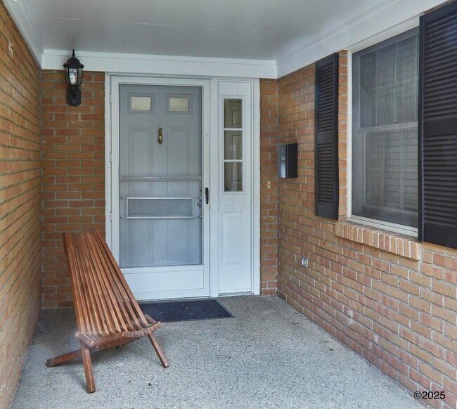 Foto del edificio - 532 W Broadway