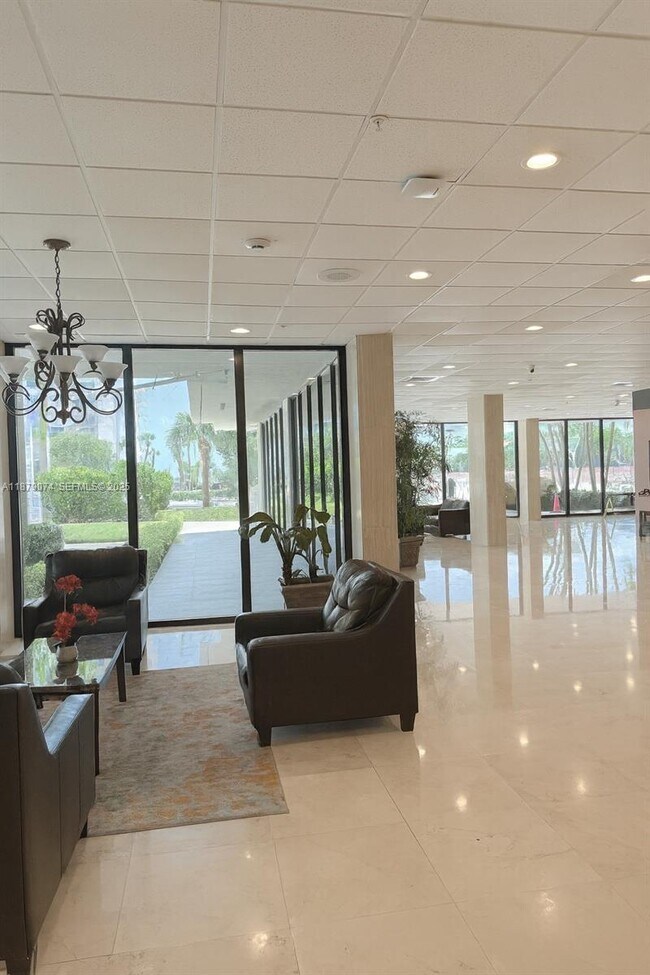 Foto del edificio - 400 Kings Point Dr