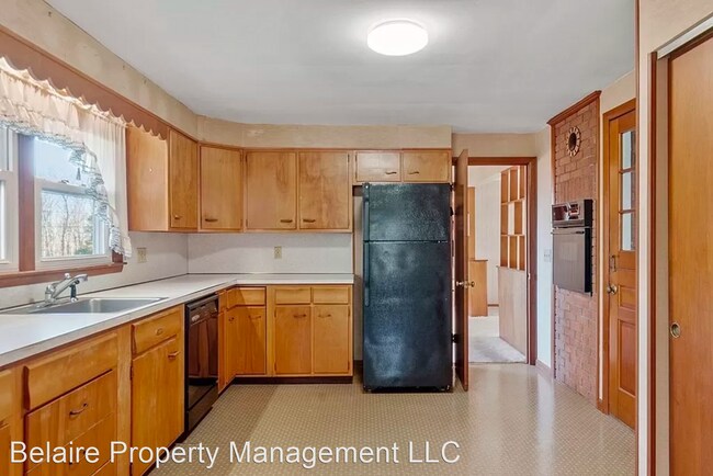 Foto del edificio - 3 br, 2.5 bath House - 52 Surrey Lane