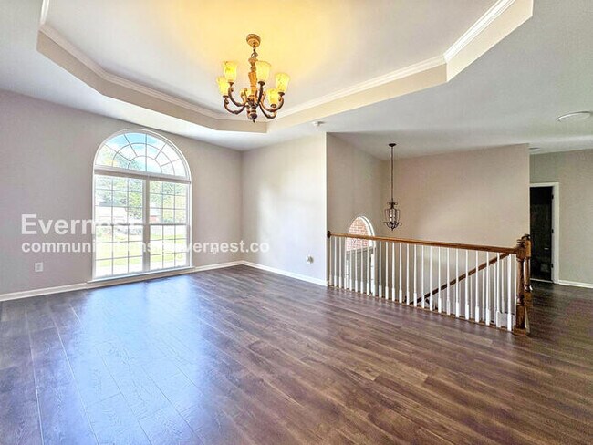 Building Photo - 6004 Park View Dr
