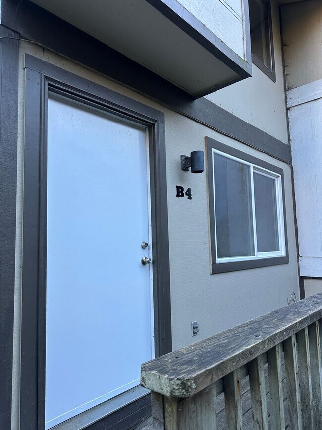 Foto del edificio - 1820 Larch Street B4