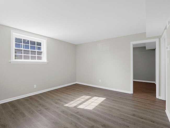 Building Photo - Stratford Square Apartments