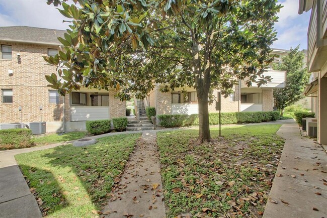 Foto del edificio - 2500 Burleson Rd