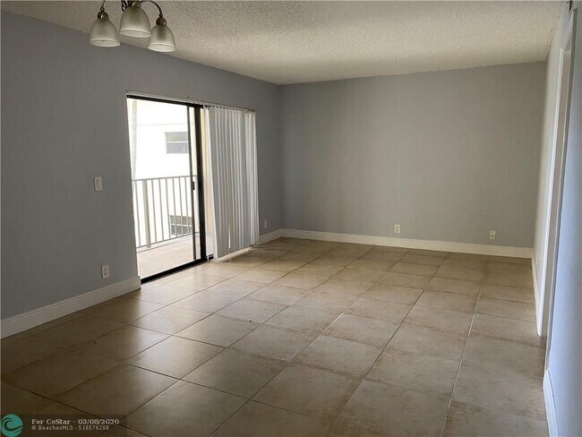 Foto del edificio - 1455 Lake Crystal Dr