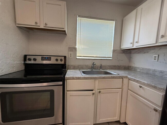 Foto del edificio - 1700 SW 44th Terrace