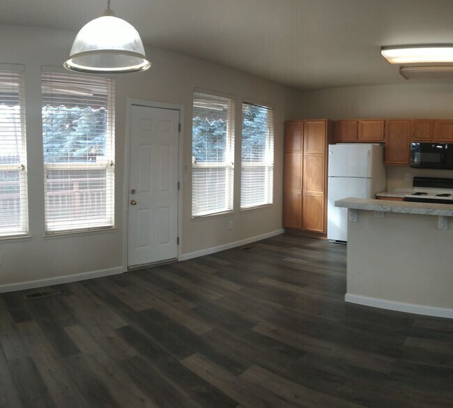 Building Photo - Northwest home in quiet neighborhood