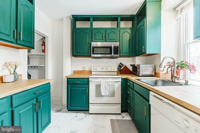 Foto del edificio - 452 Renfrew Ave