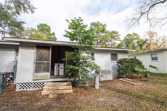 Foto del edificio - 1341 Charlotte St