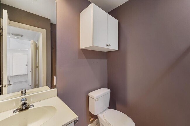 Building Photo - 121 Willard St