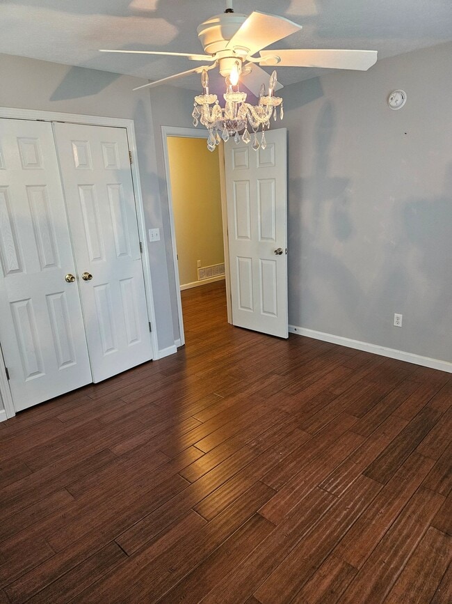 Building Photo - 70 Strawberry Cir