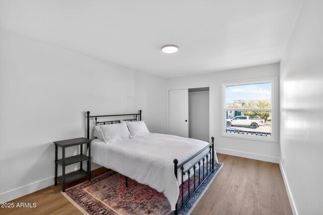 Foto del edificio - 6259 E Avalon Dr