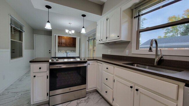 Foto del edificio - Beautifully Remodeled Condo in Southwest Champaign