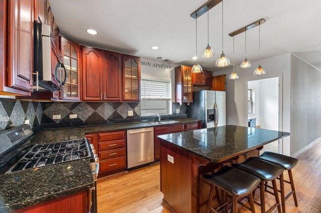 Foto del edificio - 1638 W Blackhawk St