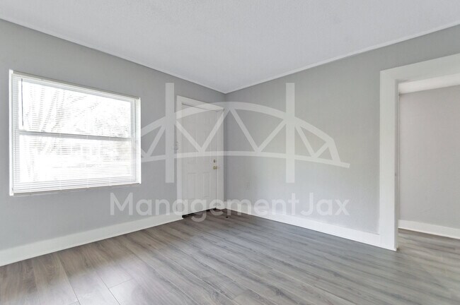 Building Photo - 1842 W 26th St
