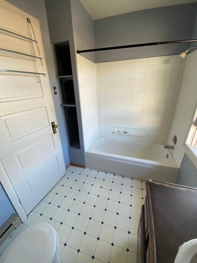 Bathroom - 715 N Allen Pl