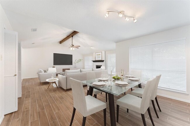 Foto del edificio - 15406 Willow River Dr