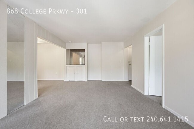 Building Photo - 868 College Pkwy
