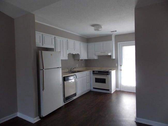 Building Photo - 140 Lanier Dr