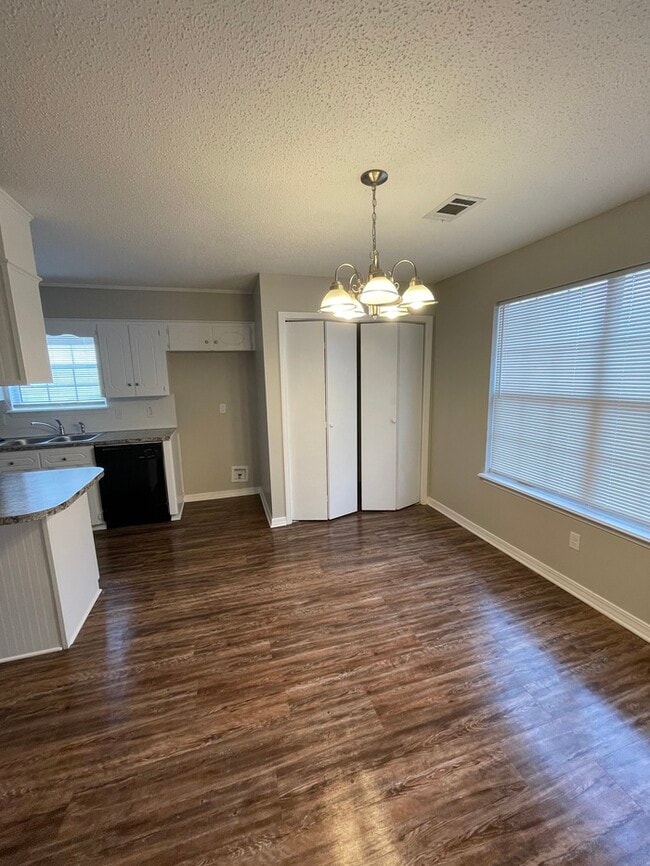 Building Photo - 15 McArthur Dr