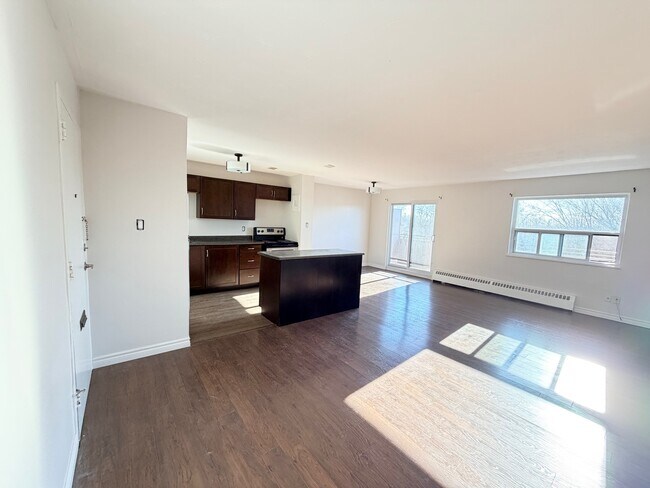 Building Photo - 20 Bradmon Dr