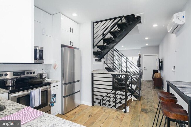 Foto del edificio - 1940 N Orianna St