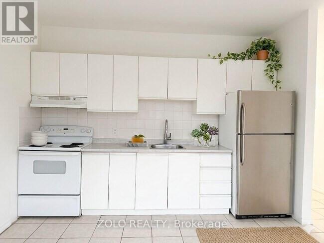 Photo du bâtiment - 968 Bathurst St