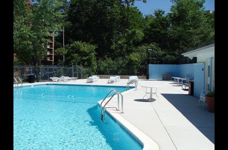 Foto principal - 1200 S Arlington Ridge Rd