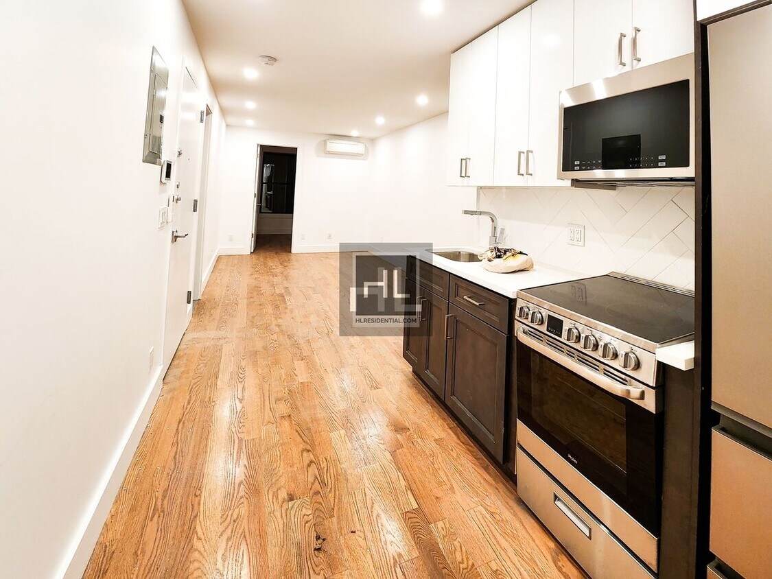 Spacious 1Bed 1Bath / Backyard / Great C... Room for Rent in