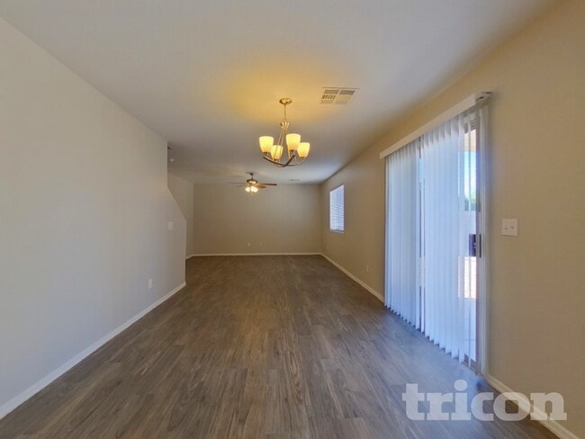 Building Photo - 2098 E Haflinger Way