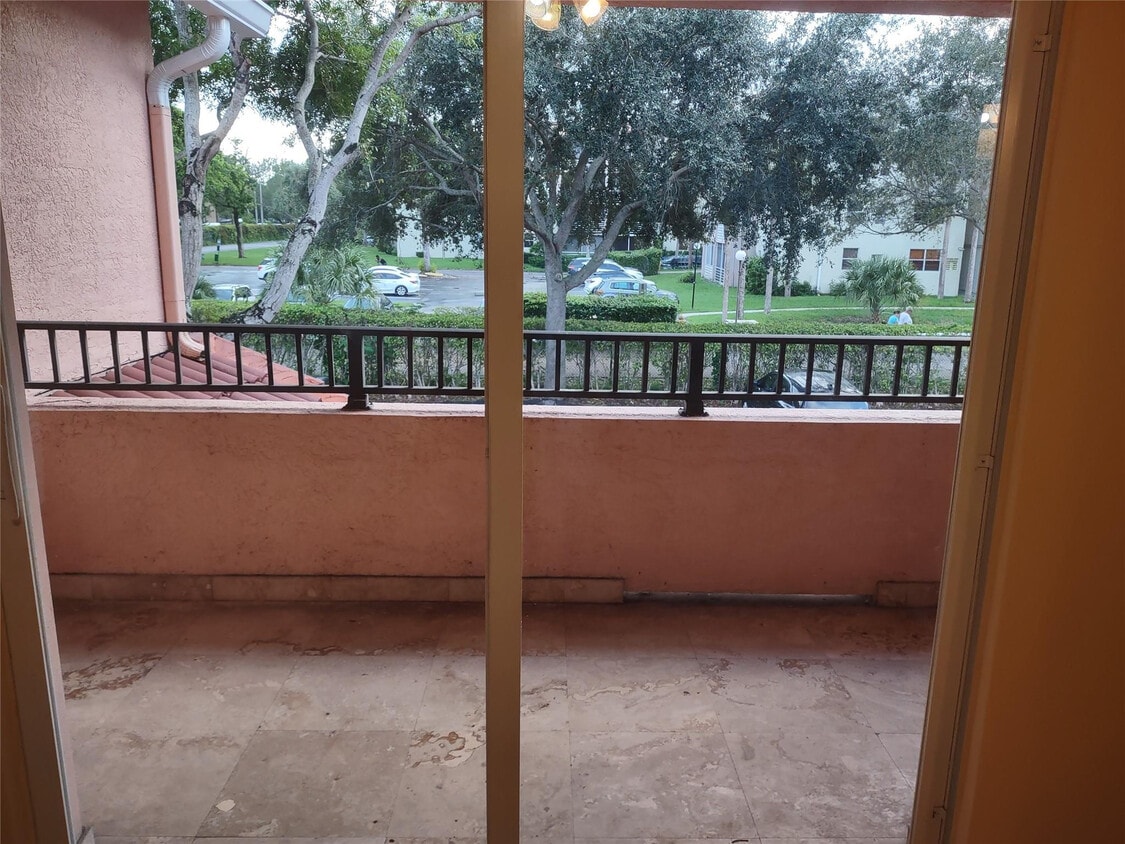 Primary Photo - 2404 Belmont Ln