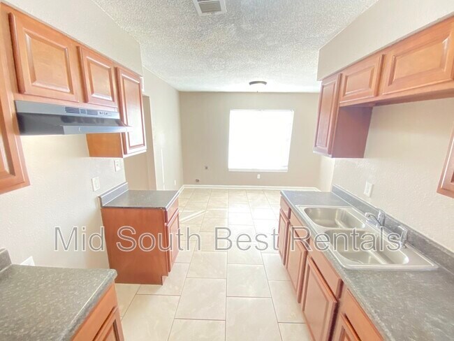 Foto del edificio - 1220 Fiber Rd