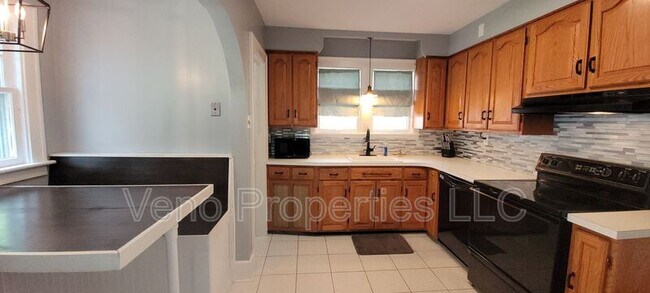 Foto del edificio - 745 Central Pkwy