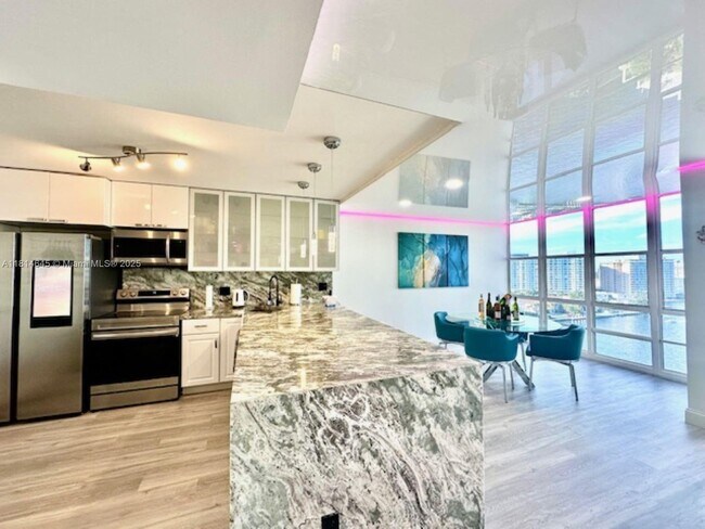 Building Photo - 2017 S Ocean Dr