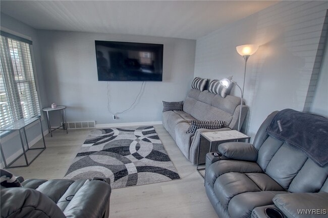 Foto del edificio - 190 W Elmview Ave