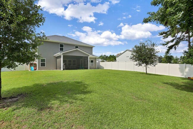Building Photo - Spacious 4 bedroom 3 bath home with loft