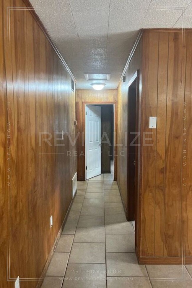 Building Photo - 3 Bedroom / 1 Bath in West Mobile!!!!