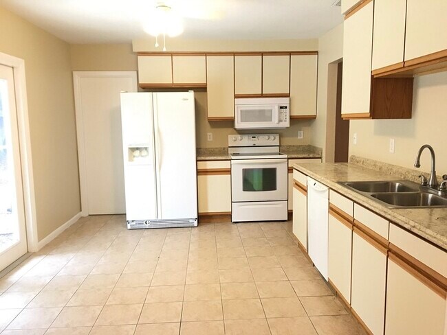 Foto del edificio - 1160 N Highland St