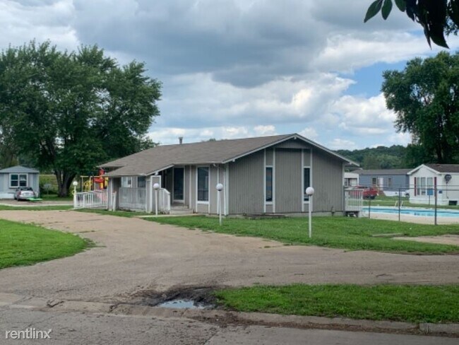 Building Photo - 171 Coachlight Dr