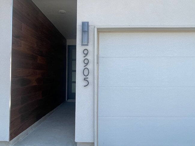 Building Photo - 9905 Kaspar Dr