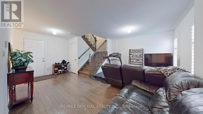 Building Photo - 7 Cornerside Way